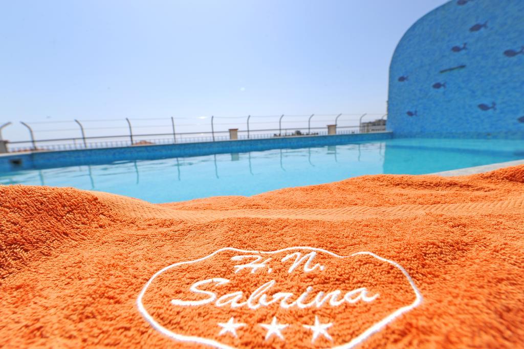 Hotel Nuova Sabrina Марина-ді-П'єтразанта Екстер'єр фото