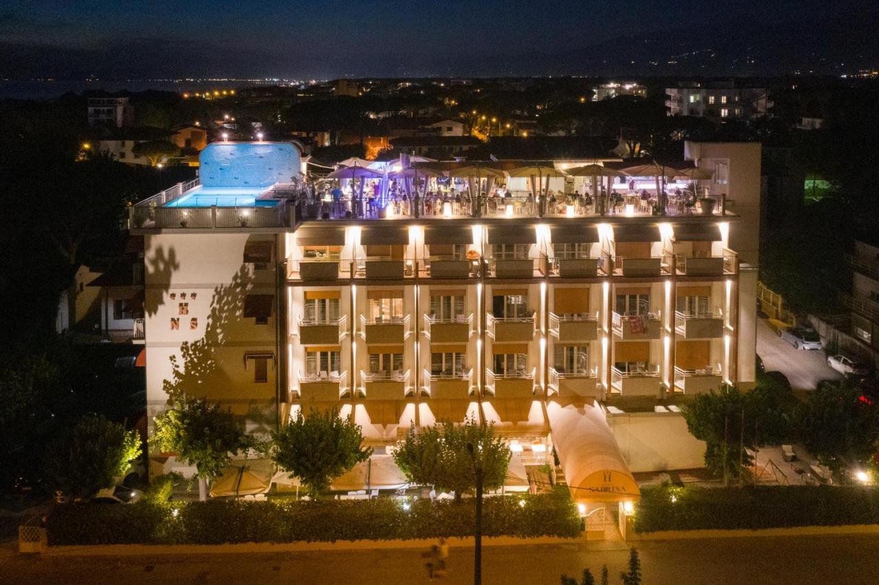 Hotel Nuova Sabrina Марина-ді-П'єтразанта Екстер'єр фото