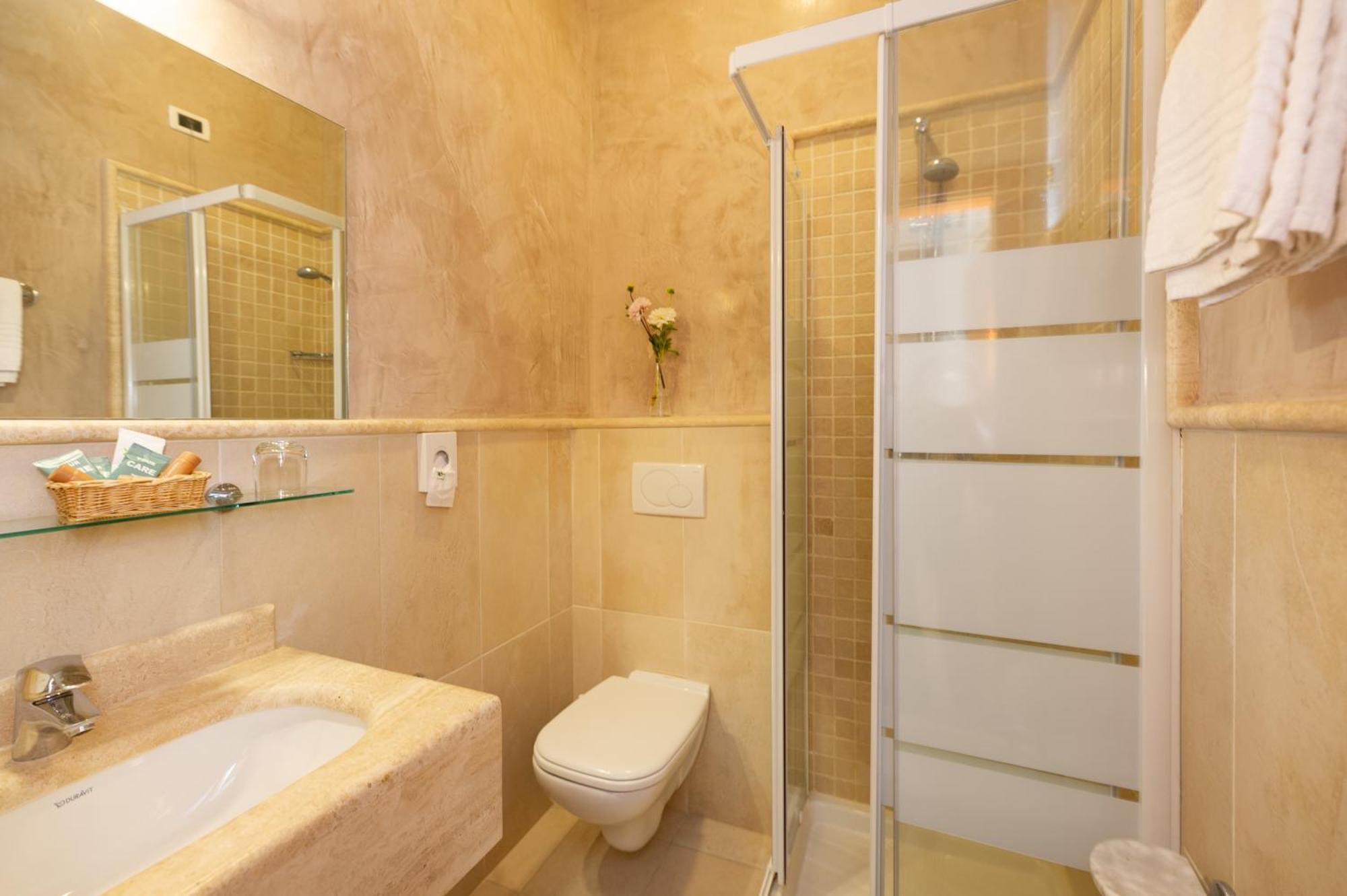 Hotel Nuova Sabrina Марина-ді-П'єтразанта Екстер'єр фото