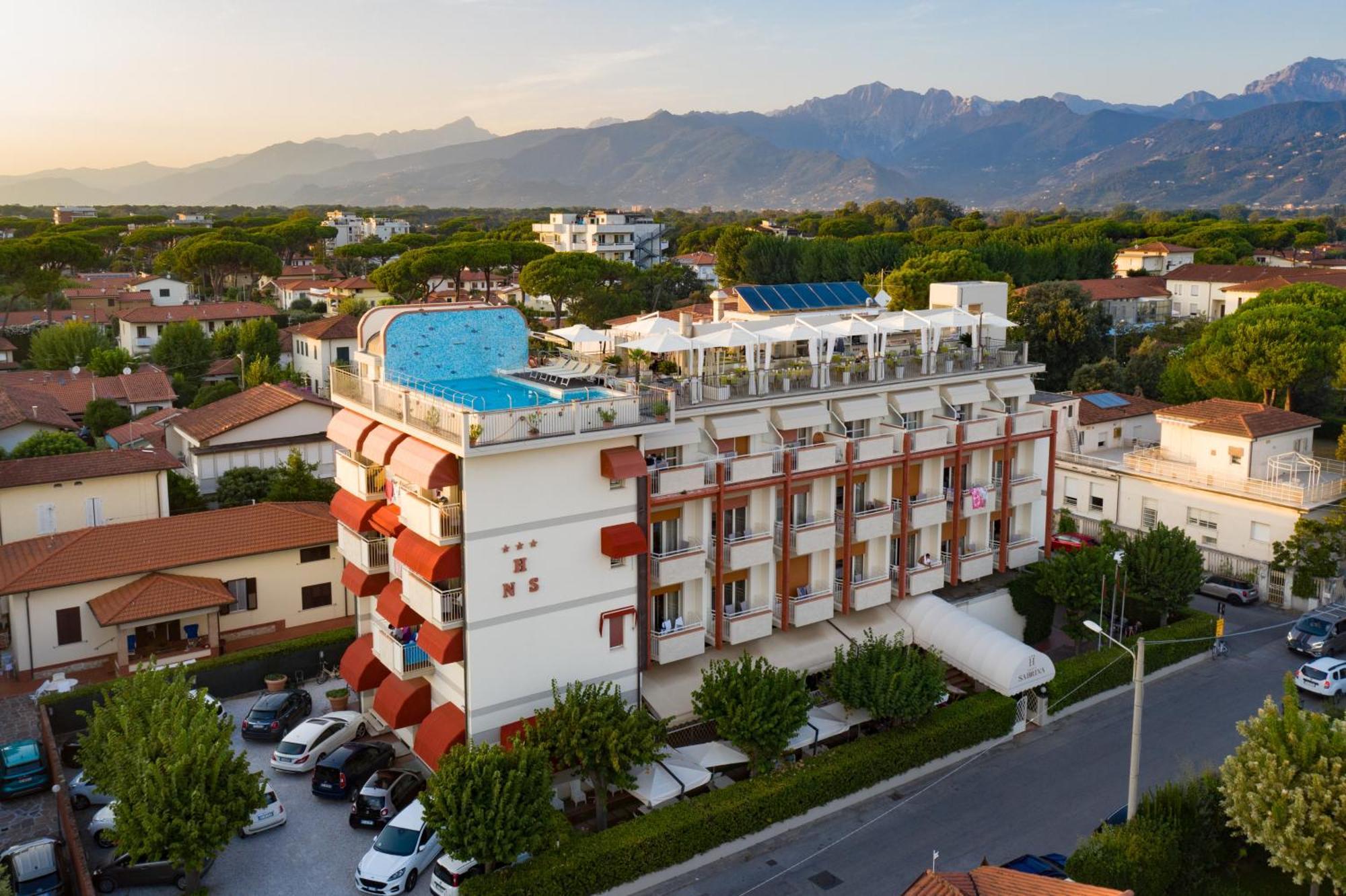Hotel Nuova Sabrina Марина-ді-П'єтразанта Екстер'єр фото