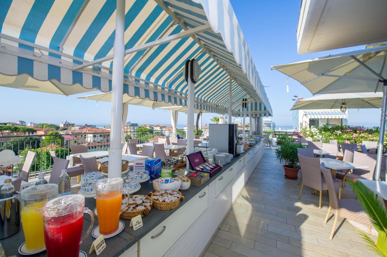 Hotel Nuova Sabrina Марина-ді-П'єтразанта Екстер'єр фото